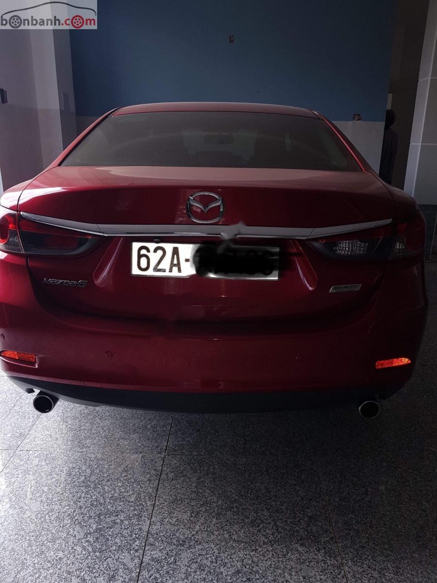 Cần bán gấp Mazda 6 2.0AT đời 2016, màu đỏ