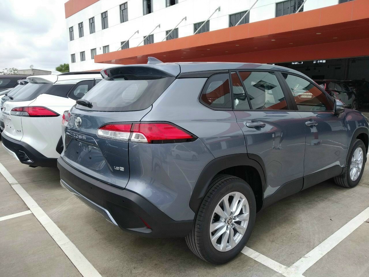 Bán xe Toyota Corolla Cross đời 2021, nhập khẩu nguyên chiếc