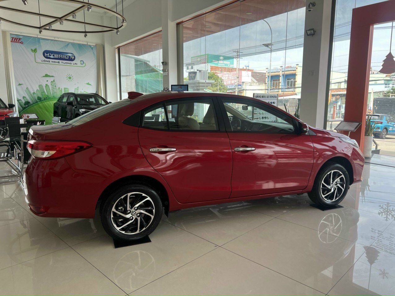 Cần bán Toyota Vios đời 2021, màu đỏ