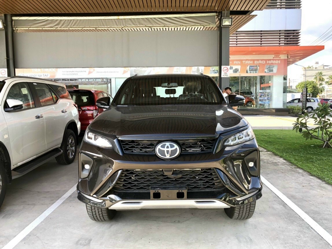 Bán Toyota Fortuner đời 2021, màu nâu, nhập khẩu