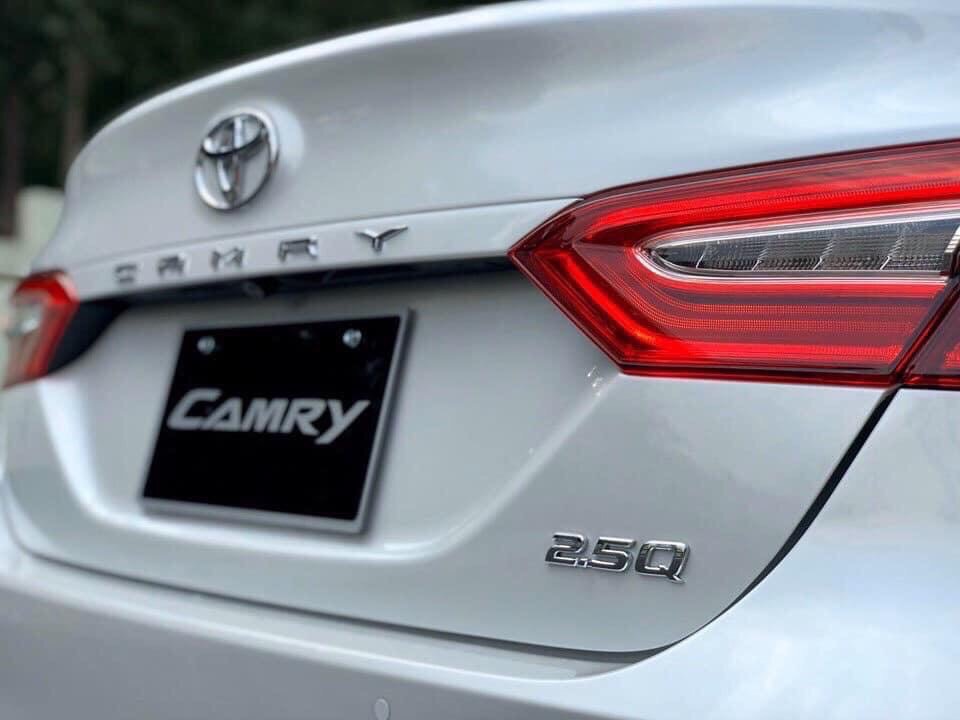 Cần bán Toyota Camry 2.5Q đời 2022, màu trắng, nhập khẩu