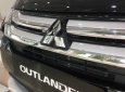 Cần bán Mitsubishi Outlander đời 2019, màu đen, giá tốt