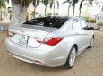 Cần bán Hyundai Sonata 2.0 AT sản xuất năm 2010, màu bạc, xe nhập