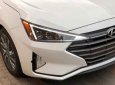 Cần bán xe Hyundai Elantra năm sản xuất 2019, màu trắng