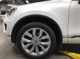 Cần bán Volkswagen Touareg 2017, trắng ngọc trinh, còn mới tinh không lầm lỗi, Odo 6200Km, full options