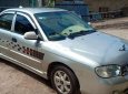 Xe Kia Spectra sản xuất năm 2004, màu bạc xe còn mới