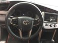 Cần bán xe Toyota Innova 2.0E đời 2017, màu bạc, giá 655tr