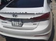 Cần bán xe Hyundai Elantra đời 2017, màu trắng xe nguyên bản