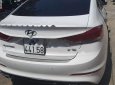 Cần bán xe Hyundai Elantra đời 2017, màu trắng xe nguyên bản