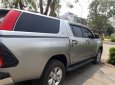 Bán Toyota Hilux 2017, màu bạc, nhập khẩu nguyên chiếc, 720tr