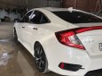 Gia đình cần bán Honda Civic sản xuất năm 2017, màu trắng