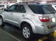 Cần bán xe Toyota Fortuner 2.7V 4x4 AT đời 2011, màu bạc