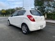 Cần bán xe Hyundai i20 năm 2011, màu trắng, xe gia đình
