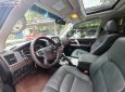 Xe Toyota Land Cruiser 4.6 VX sản xuất 2019, màu đen, xe nhập