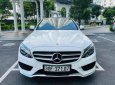 Cần bán lại xe Mercedes C300 sản xuất 2018, màu trắng