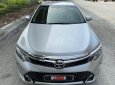 Bán Toyota Camry 2.0 E đời 2017, màu bạc, 830 triệu