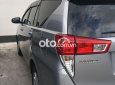 Cần bán Toyota Innova 2.0G AT năm 2017, màu bạc xe gia đình