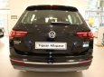 Volkswagen Tiguan Luxury S màu đen - nội thất cam đen - Xe có sẵn giao ngay