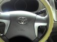Cần bán Toyota Innova năm 2015, màu bạc còn mới