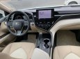 Xe Toyota Camry 2.5Q năm sản xuất 2020, màu trắng
