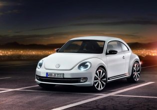 Cần bán Volkswagen Beetle E Dune đời 2018 (xe con bọ) màu trắng, nhập khẩu giá 1 tỷ 469 tr tại Bình Dương