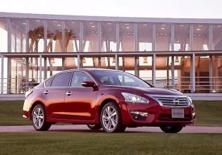 Cần bán Nissan Teana SL đời 2017, màu đỏ giá 1 tỷ 490 tr tại Hà Nội