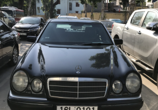 Cần bán lại xe Mercedes-Benz E class năm 1997 màu đen, nhập khẩu, 168 triệu giá 168 triệu tại Hải Phòng