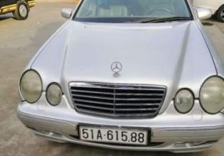Cần bán Mercedes E240 sản xuất 2001, màu bạc, giá 185tr giá 185 triệu tại Tp.HCM