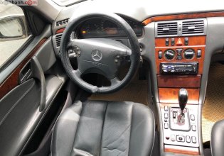 Cần bán xe Mercedes E240 đời 2003 giá cạnh tranh giá 179 triệu tại Hà Nội