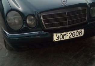 Bán Mercedes E240 sản xuất năm 1997, xe nhập, màu xanh lá giá 100 triệu tại Nghệ An