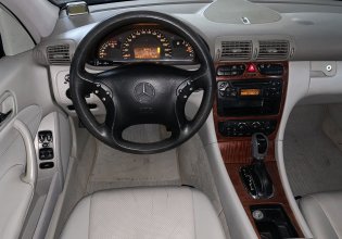 Cần bán xe Mercedes C180 AT sản xuất 2001, màu đen, nhập khẩu giá 180 triệu tại Hà Nội