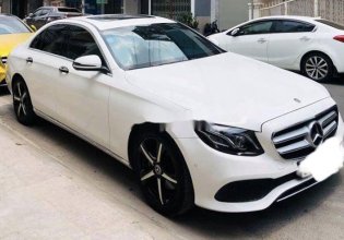 Cần bán Mercedes E250 đời 2018, màu trắng chính chủ giá 1 tỷ 950 tr tại Bình Dương