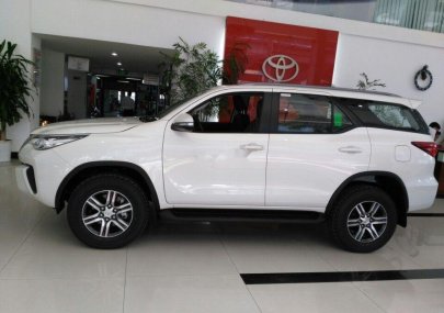 Cần bán Toyota Fortuner năm 2019, màu trắng